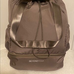 Beyond yoga back pack color gray